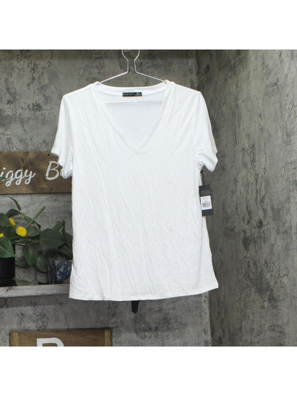 Black Tape Womens V-Neck T-Shirt 1824034 T White S